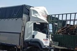 Thanh Hóa: Tông vào đuôi xe đầu kéo, tài xế xe tải tử vong