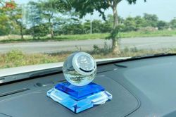 Có nên để quả cầu pha lê trong ô tô ngày nắng?