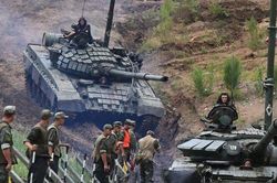Tung kịch bản đối đầu, Nga khiến NATO vội vàng 'xuống nước'?