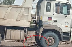Xe ben va chạm xe đạp, 1 người tử vong tại chỗ