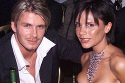 Thời trang 20 năm trước của Victoria Beckham trở thành mốt