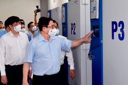 Chùm ảnh: Thủ tướng thăm, động viên các cơ sở nghiên cứu, sản xuất vaccine phòng chống COVID-19