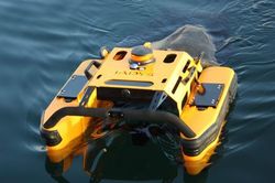 Jellyfishbot, robot nhặt rác ở cảng biển