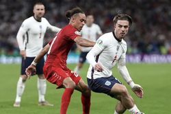 Gary Neville: 'HLV Southgate can đảm khi rút Grealish khỏi sân'