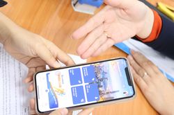Nhiều tiện ích từ việc giảm dùng tiền mặt