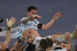 Montiel đổ máu và cái kết có hậu cho Messi cùng đồng đội