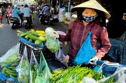 Hai chợ lớn nhất Quảng Ngãi hoạt động trở lại