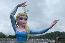 Tác giả bức tượng Elsa phiên bản 'đột biến': 'Những bình phẩm khen chê thì gửi cho tôi'