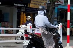 Trang phục rườm rà - nguy cơ tai nạn