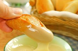 Ở nhà mùa dịch: Mách bạn cách làm bánh mì mini bằng nồi chiên không dầu cực dễ