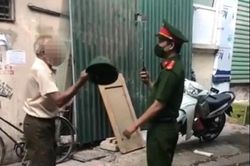 Hà Nội: Phạt 2 triệu đồng đối với ông cụ dùng mũ cối đập vào mặt công an