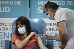 Argentina cho tiêm kết hợp Sputnik V với Moderna hoặc AstraZeneca