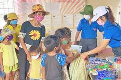 Krông Pa đổi rác thải lấy đồ dùng học tập