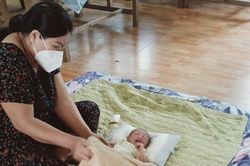 Mẹ là F0 ở TP.HCM, bố đi cách ly, bé sơ sinh được đưa về quê