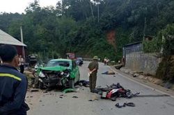 Bắc Kạn: Xe máy đấu đầu taxi, một thanh niên tử vong, một người khác bị thương nặng