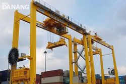 Kim ngạch xuất nhập khẩu tháng 8 đạt hơn 242 triệu USD