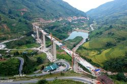 Trên công trường đường nối cao tốc Nội Bài - Lào Cai đi Sa Pa
