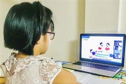 'Mỗi ngày học online là một ngày căng'