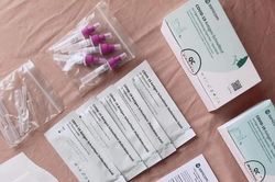 Kít test nhanh Covid-19 bằng nước bọt tràn lan... coi chừng 'ngậm quả đắng'