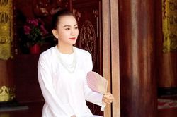Theo trend 'mợ 2', Ngọc Thiện khoe nhan sắc trong bộ đồ bà ba