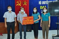 Hỗ trợ tiền và thực phẩm cho người dân trong khu vực phong tỏa