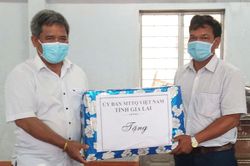 Chủ tịch Ủy ban MTTQ Việt Nam tỉnh Hồ Văn Điềm dự sinh hoạt Chi bộ làng Pyầu