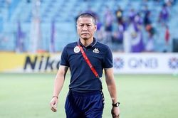 Thầy cũ của 3 Quả bóng Vàng Việt Nam… tái xuất