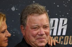 Blue Origin lùi chuyến bay đưa tài tử William Shatner lên không gian
