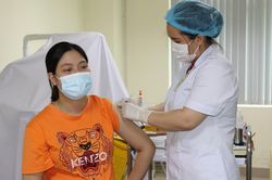 Lào Cai tổ chức tiêm vắc xin phòng Covid-19 cho phụ nữ mang thai