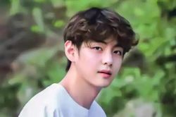 Đọc lá thư ấm áp V BTS an ủi ARMY đang cô đơn