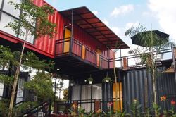Những ngôi nhà sở hữu kiến trúc ấn tượng được 'hô biến' từ thùng container