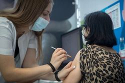 Những người nên tiêm mũi 3 vaccine Covid-19
