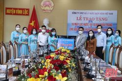 Trao máy lọc nước và khẩu trang cho hội viên, phụ nữ huyện Vĩnh Lộc