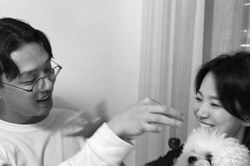 Vào đúng ngày 'kỷ niệm đám cưới' với Song Hye Kyo, Song Joong Ki gây bất ngờ khi xuất hiện cùng những người đặc biệt