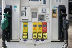 Tổng thống Biden: Giá dầu tăng sốc là do Nga và OPEC từ chối tăng sản lượng
