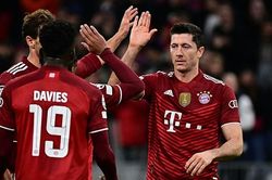 Lewandowski đá hỏng 11m vẫn lập hat-trick ở trận thứ 100 tại C1