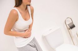 Trị táo bón bằng cách này, người phụ nữ nguy cơ ung thư