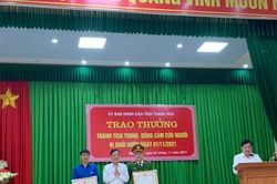 Thanh Hóa: Chủ tịch UBND tỉnh tặng Bằng khen cho 2 đồng chí cứu sống cháu bé bị đuối nước