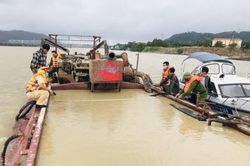 ''Cát tặc'' lộng hành trên sông Lam