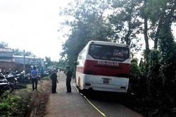 Tài xế quên đóng cửa, học sinh lớp 6 rơi xuống đường tử vong