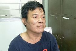 Tạm giữ người chồng trùm mền lên người vợ rồi đổ xăng đốt