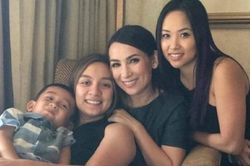 Con gái Phi Nhung: 'Mẹ dạy tôi phải cứng rắn từ khi còn bé'