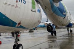 Vụ 2 máy bay va chạm ở Nội Bài, đình chỉ tổ bay và những người liên quan