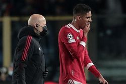 Varane lại chấn thương, nguy cơ ngồi ngoài trận Man United vs Man City
