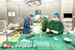 Phẫu thuật thành công bóc số lượng lớn u xơ, bảo tồn tử cung cho bệnh nhân