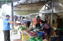 Chợ đầu mối lớn nhất Nghệ An mở cửa trở lại sau gần 3 tháng dừng hoạt động