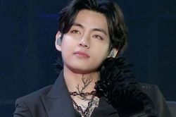'Tan chảy' lý do mẹ gửi V BTS chiếc áo khoác siêu đắt tiền thuở nghèo khó