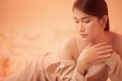 Á hậu Phương Anh thể hiện khả năng ngoại ngữ đáng nể