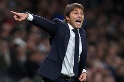 Tottenham 3-2 Vitesse: 5 bàn thắng và 3 thẻ đỏ trong ngày Conte ra mắt