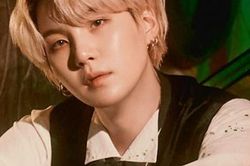 Chuyện gì xảy ra với Suga khi các chàng trai BTS thích đánh nhau bằng nước?